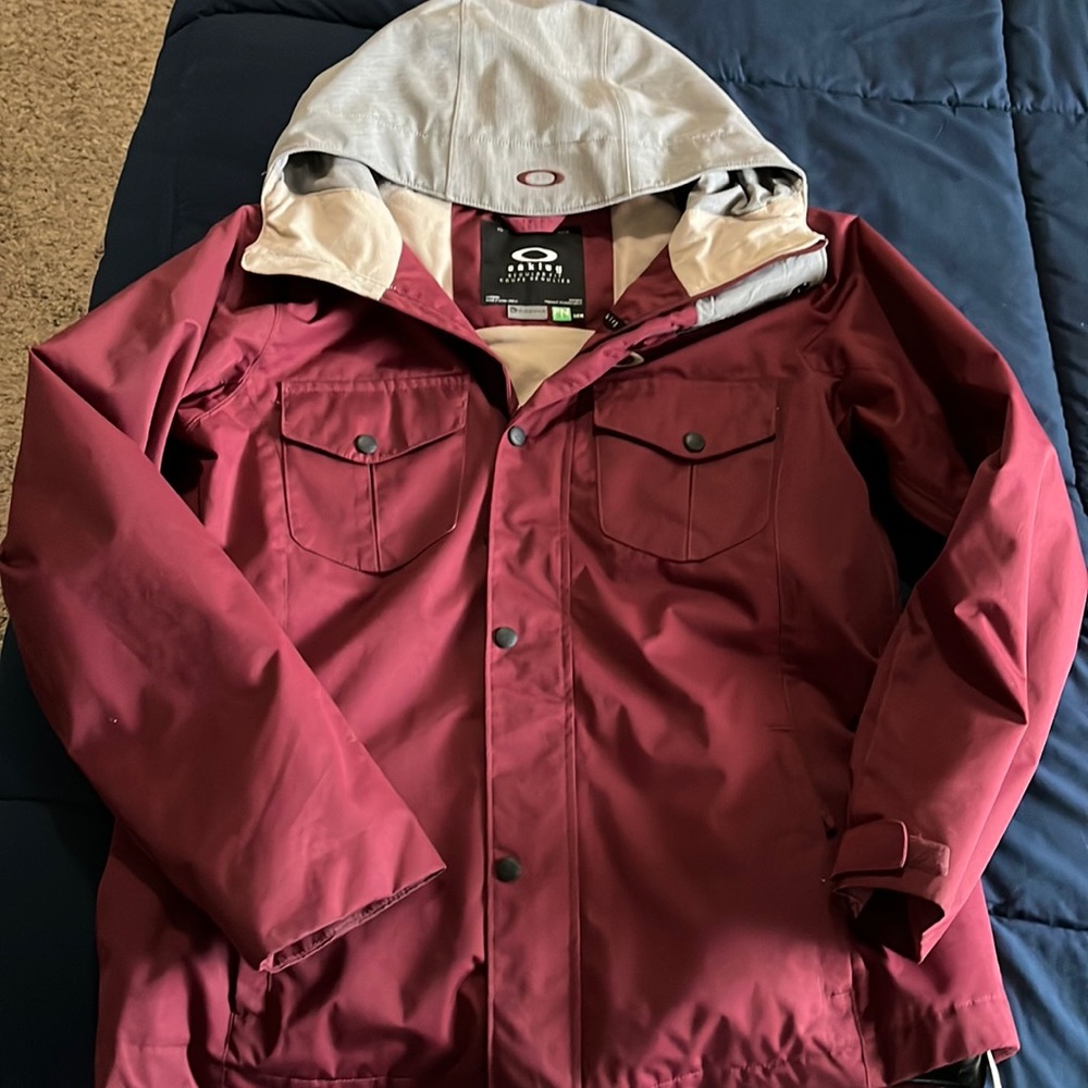 Oakley Maroon Ski Jacket with Light Gray Hood
